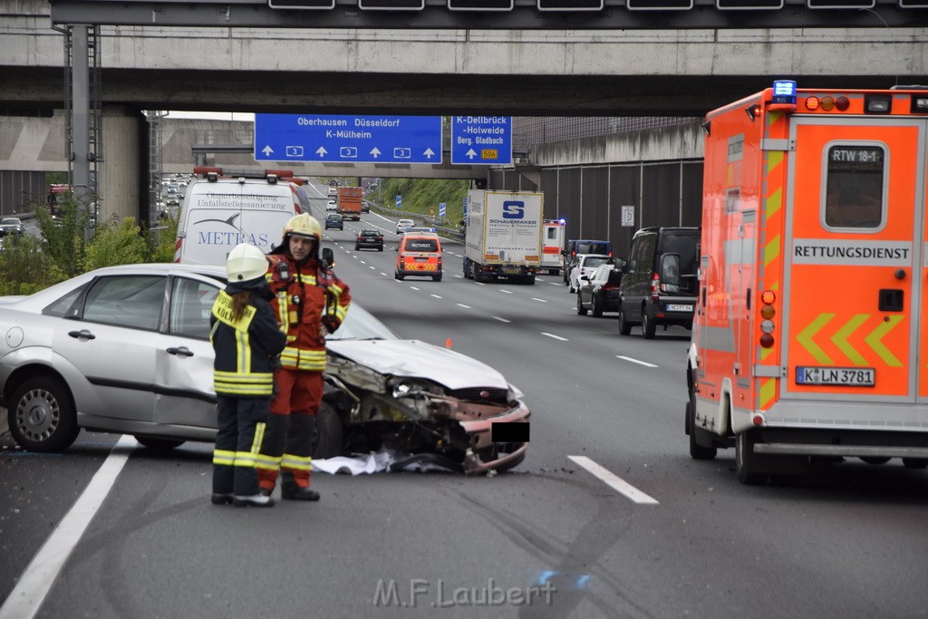 VU Auffahrunfall A 3 Rich Oberhausen kurz vor AS Koeln Dellbrueck P165.JPG - Miklos Laubert